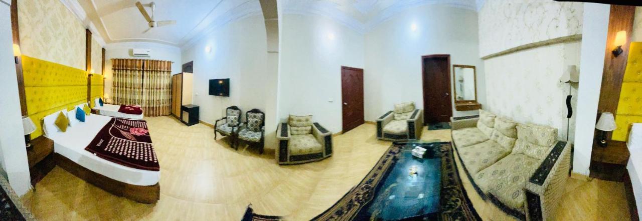 Hotel Serena Palace 물탄 외부 사진
