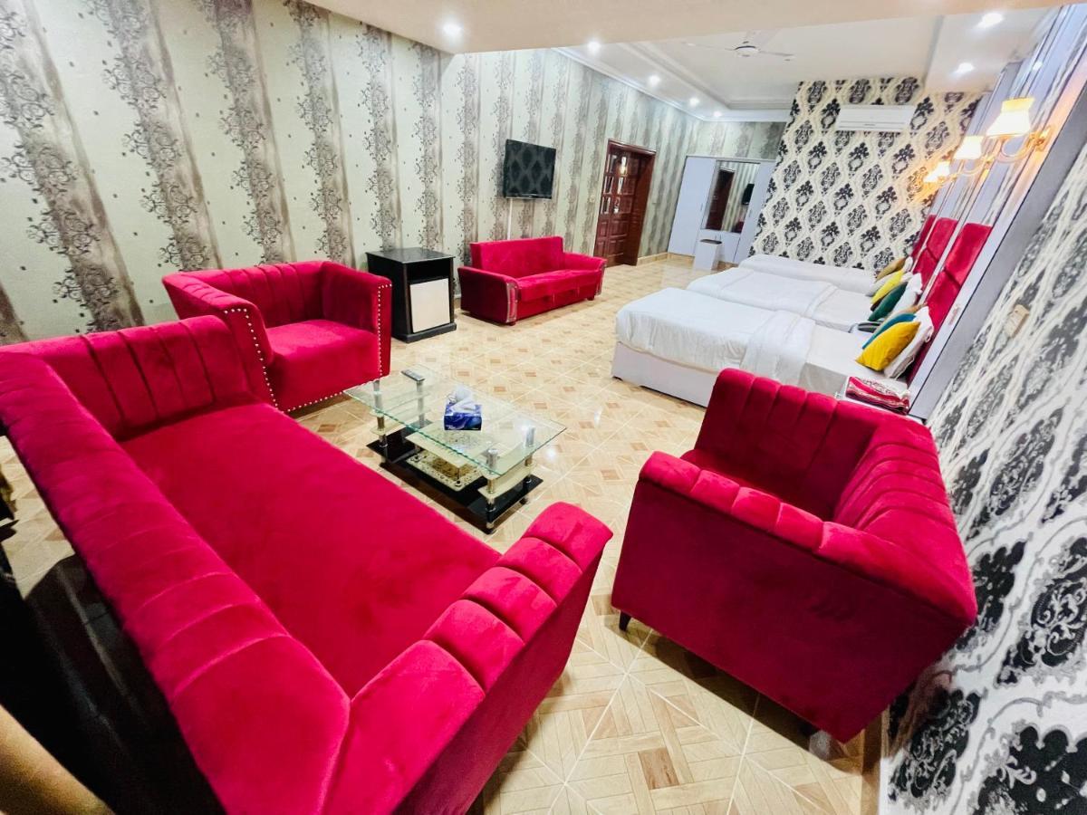Hotel Serena Palace 물탄 외부 사진